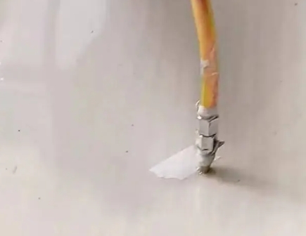 措美瓷砖空鼓维修公司专业解答在瓷砖铺贴过程中，如果使用的砂料过粗（如全部使用了粗砂），可能会导致以下问题
